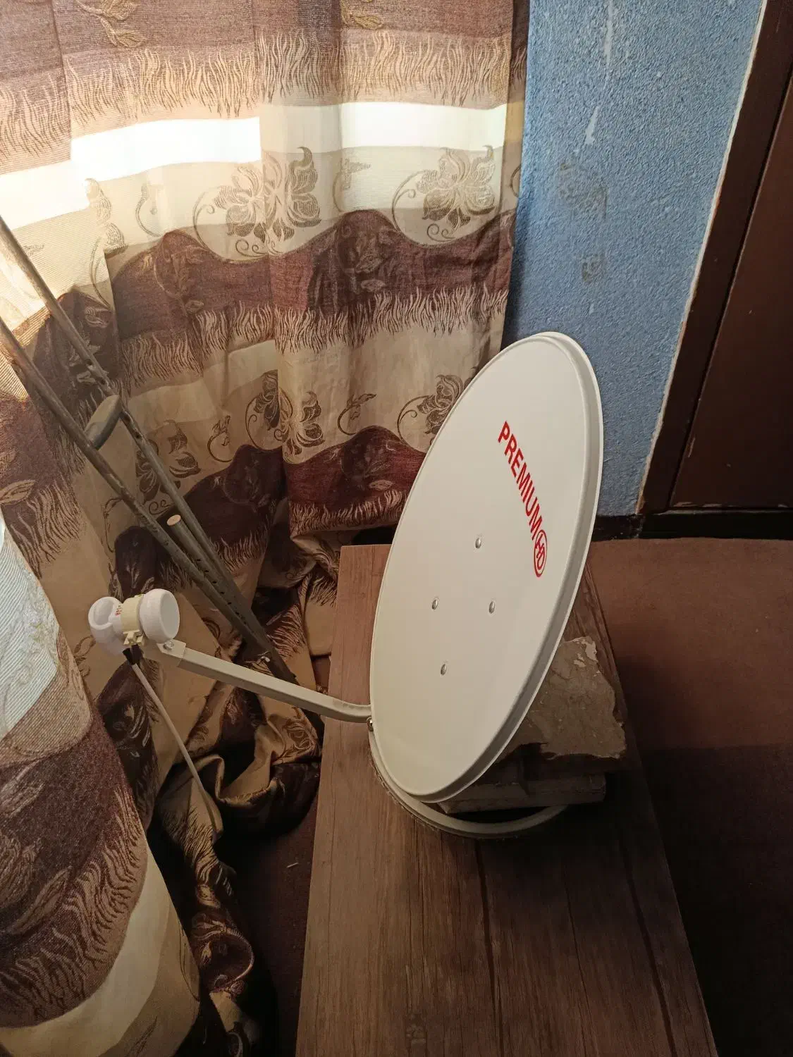 انتن|صوتی و تصویری|شاهین‌شهر, شهرک سایت|دیوار