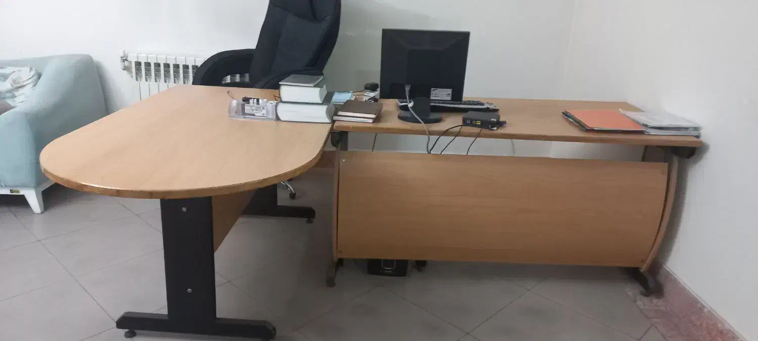 میز و صندلی اداری منشی در حد نو|مبلمان اداری|شیراز, کلاهدوز|دیوار