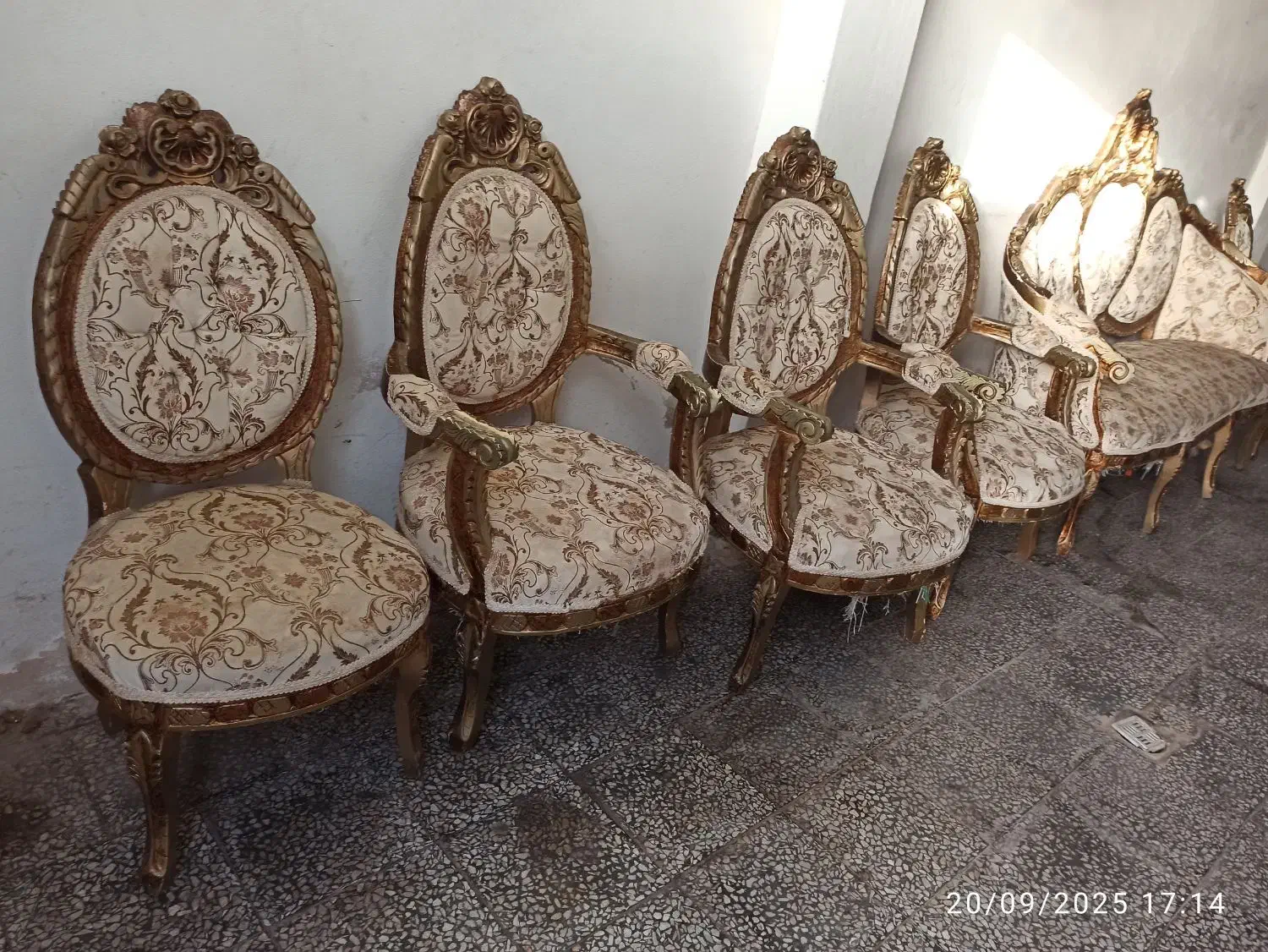 مبلمان سلطنتی ۸ نفره در حد نو|مبلمان خانگی و میز عسلی|لاهیجان, خمیر کلایه|دیوار