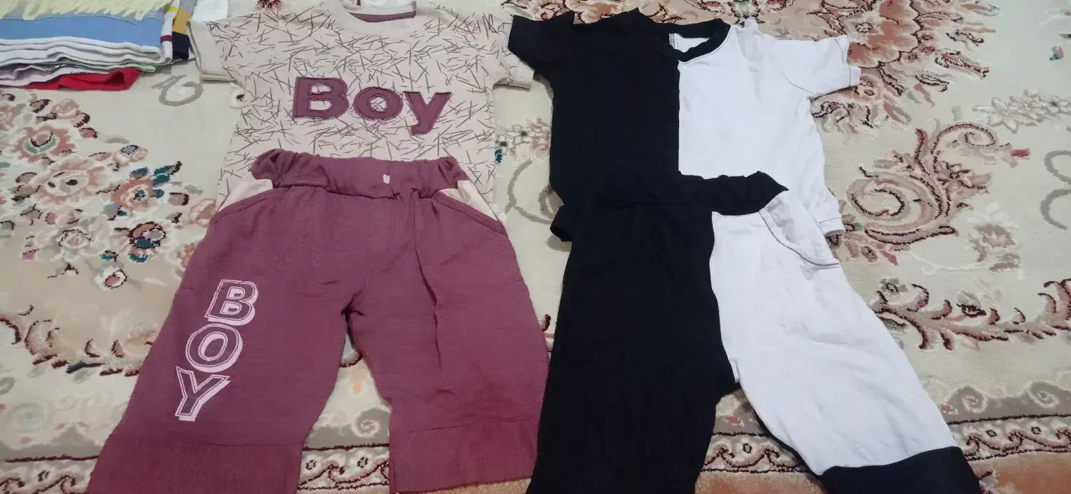 لباس بچگانه|کفش و لباس بچه|میانه, |دیوار