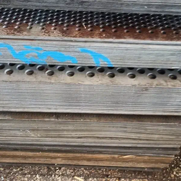 ورق آهن سیاه روغنی گالوانیزه پانچ آجدار آلومینیوم|عمدهفروشی|کرج, حصارک پایین|دیوار