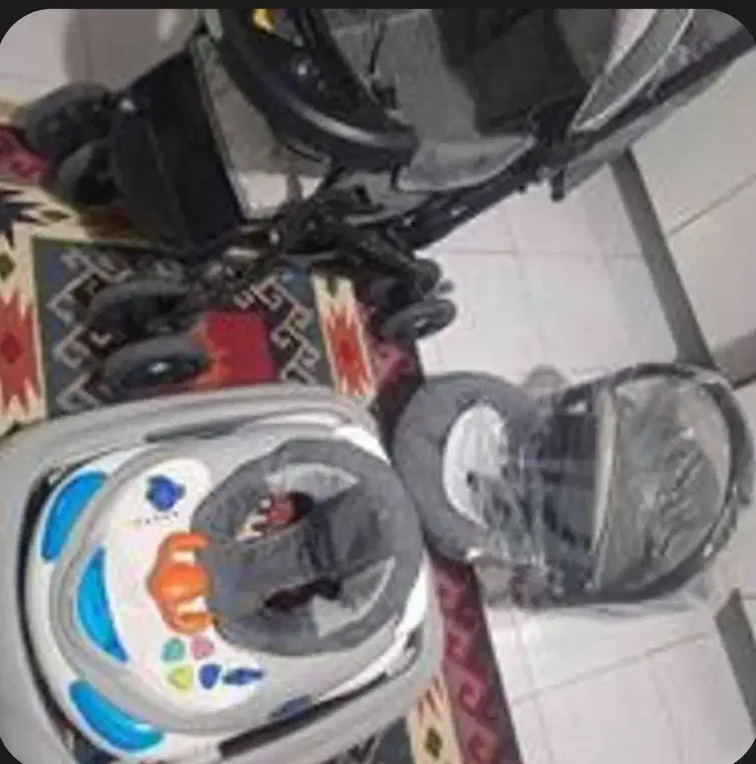 کالسکه روروک.تختخواب باپشه بندکریرصندلی ماشین کودک|اسباب و اثاث بچه|رشت, جهاد|دیوار