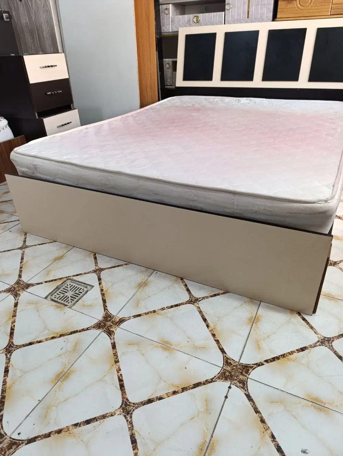 تخت و خواب دو نفره همراه تشک و پاتختی|تخت و سرویس خواب|مهاباد (آذربایجان غربی), |دیوار