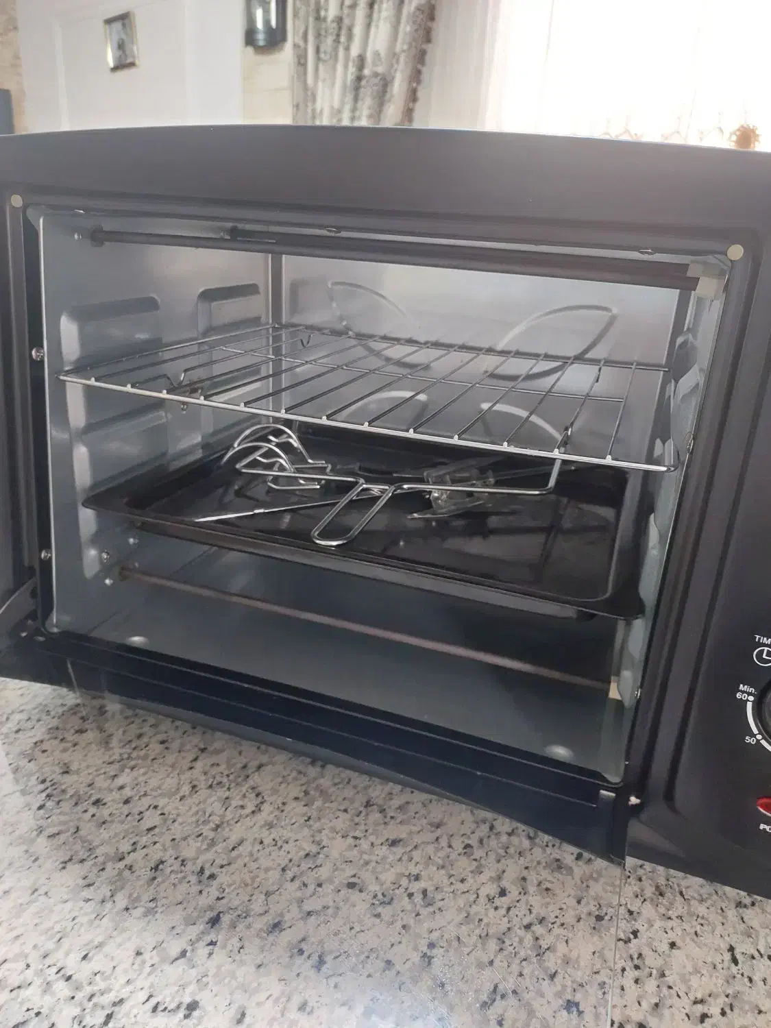 یک دستگاه توستر برای فروش فقط دو سه بار ازش|اجاق گاز و لوازم برقی پختوپز|بروجرد, |دیوار