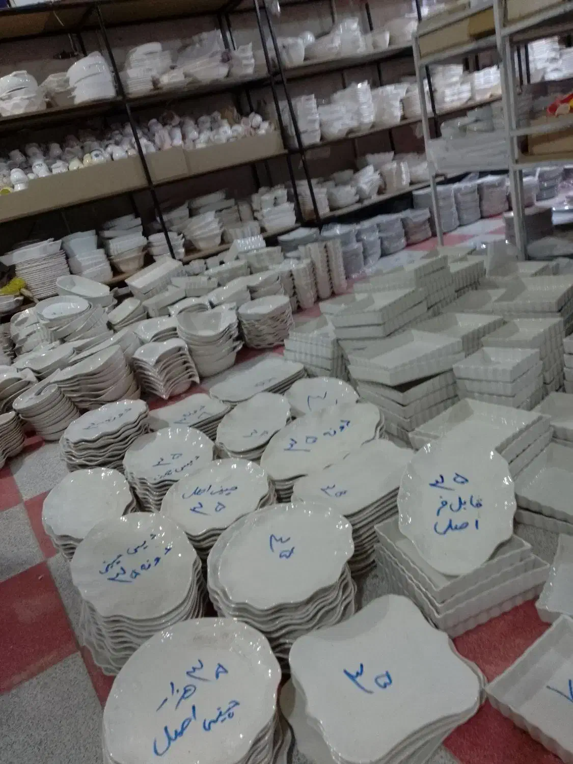 فروشنده خانم|استخدام خدمات فروشگاه و رستوران|خرمآباد, |دیوار