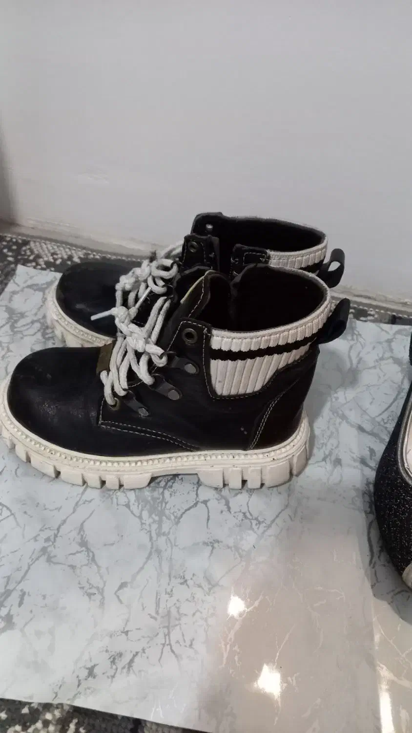 پوتین سفید مشکی سایز ۳۰ بسیار سالم|کیف، کفش، کمربند|پاکدشت, پاکدشت (مامازند)|دیوار