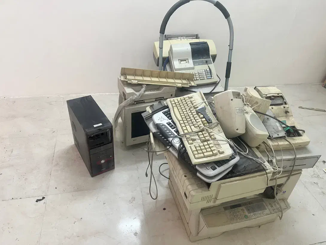 فروش فوری تعدادی لوازم اداری به بالاترین پیشنهاد|دفتر کار|اصفهان, درب سیبه علیا|دیوار