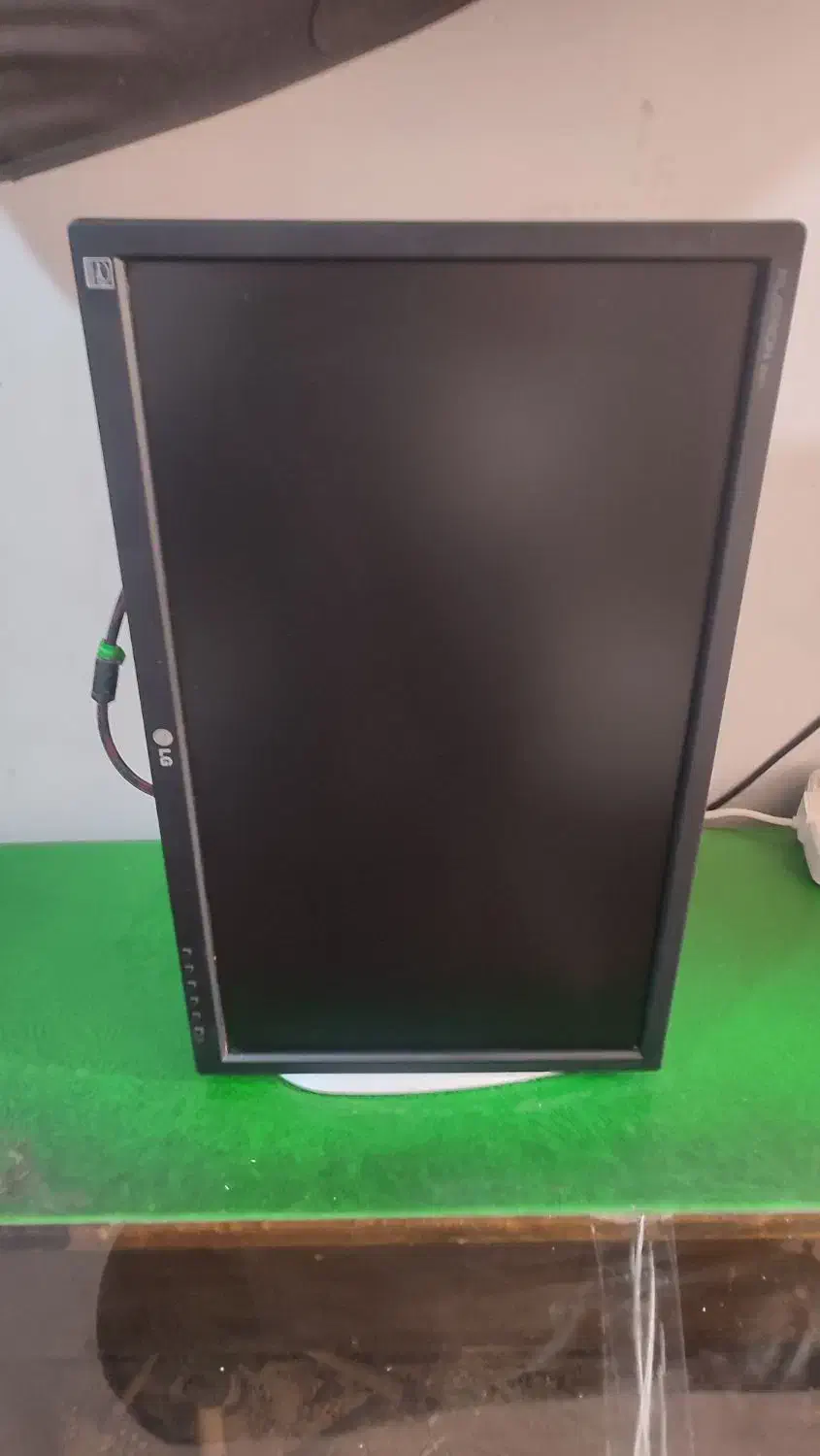 مانیتور ۲۴ LG|قطعات و لوازم جانبی رایانه|قم, چهل درخت‎|دیوار
