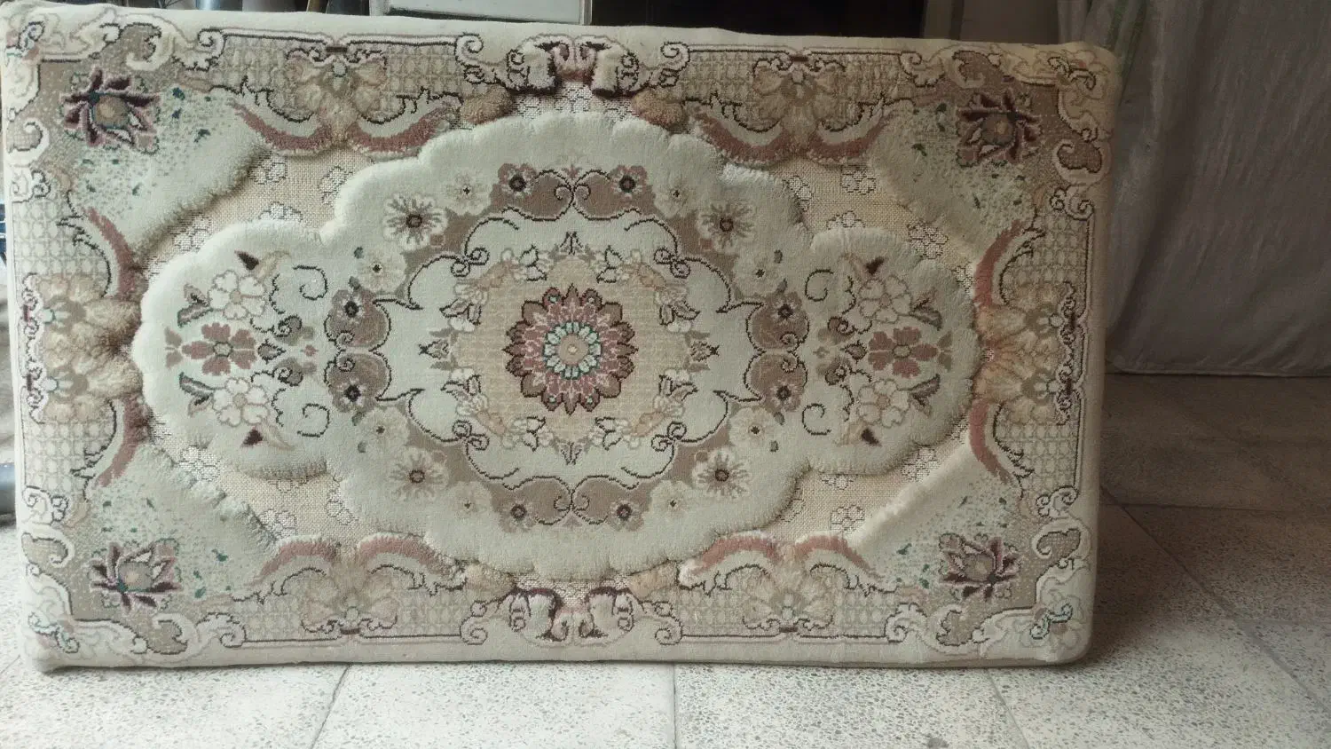 سه جفت پشتی دو جفت قرمز یه جفت کرمی|پشتی|قزوین, |دیوار