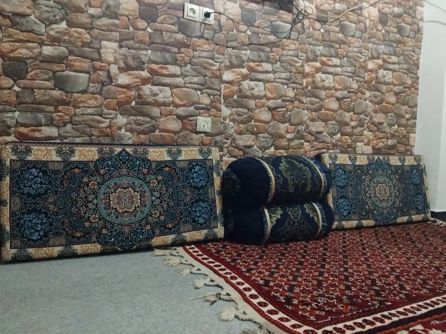 بالشت و پشتی|پشتی|خورموج, |دیوار