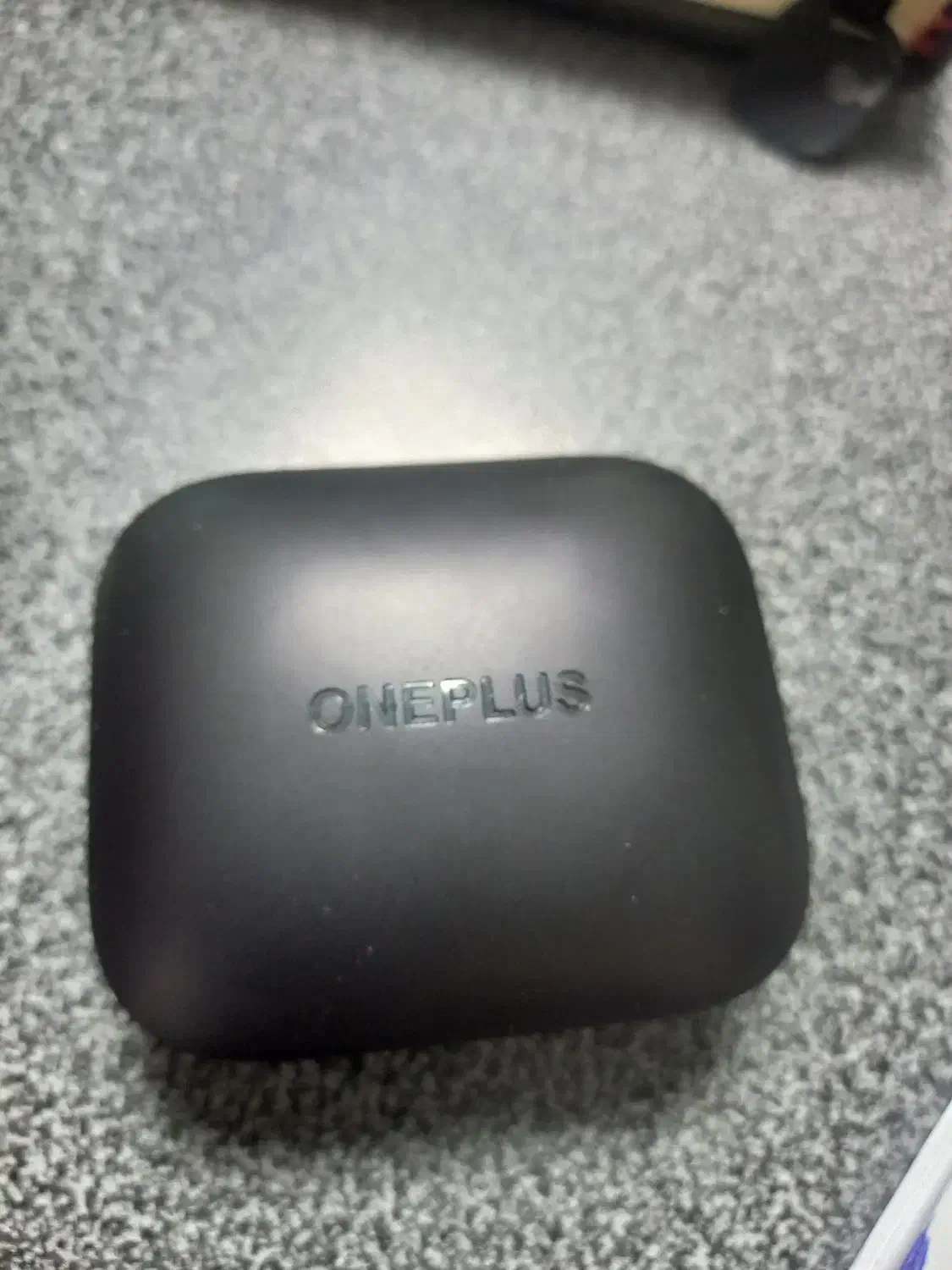 هنسفری گمشده|اشیا|تهران, فلسطین (میدان انقلاب)|دیوار