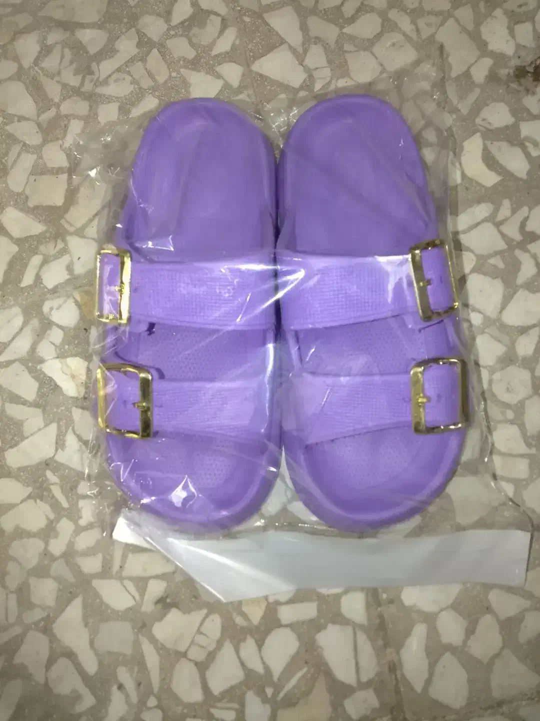 دمپایی درجه 2|کیف، کفش، کمربند|قم, پشت انبار نفت|دیوار