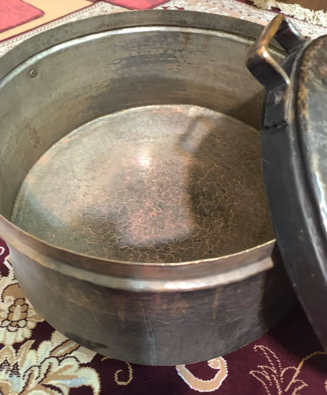 دیگ مسی قدیمی|ظروف پختوپز|بروجن, |دیوار