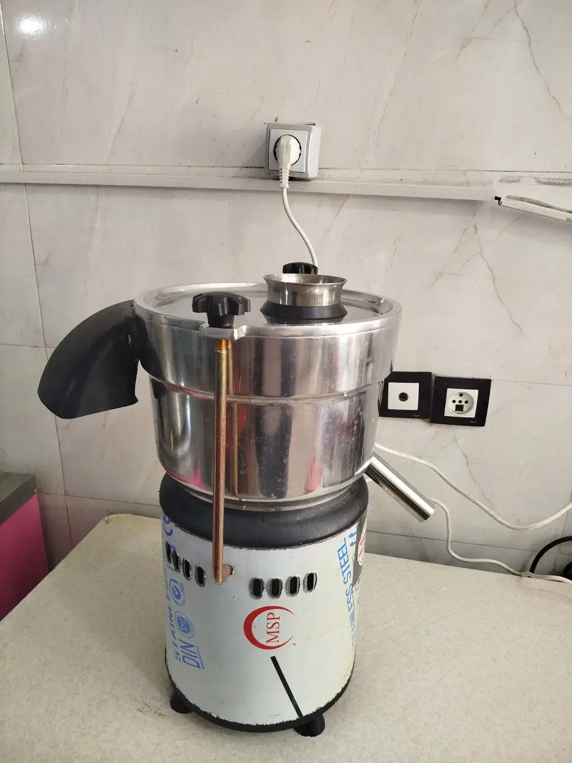 تعدادی وسیله بستنی و آبمیوه فروشی|فروشگاه و مغازه|کرمانشاه, |دیوار