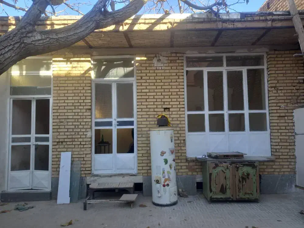 آب گرم مخزن دار|آبگرمکن، پکیج، شوفاژ|بروجن, |دیوار