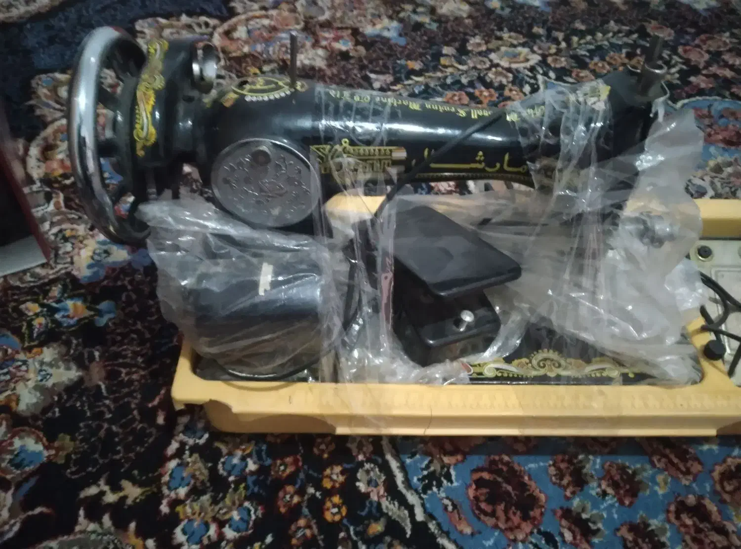 چرخ خیاطی مارشال قدیمی و گهواره نوزاد کاملا نو نو|چرخ خیاطی و ریسندگی|الیگودرز, |دیوار