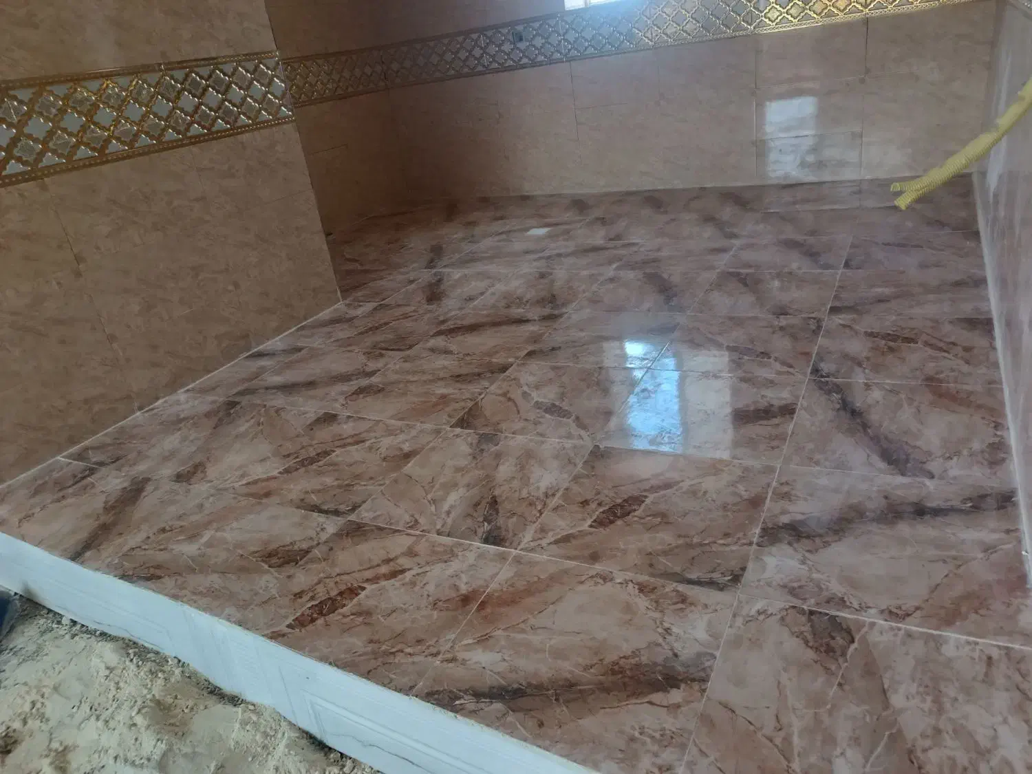 کاشی کارم سرامیک کار|خدمات پیشه و مهارت|کیش, |دیوار