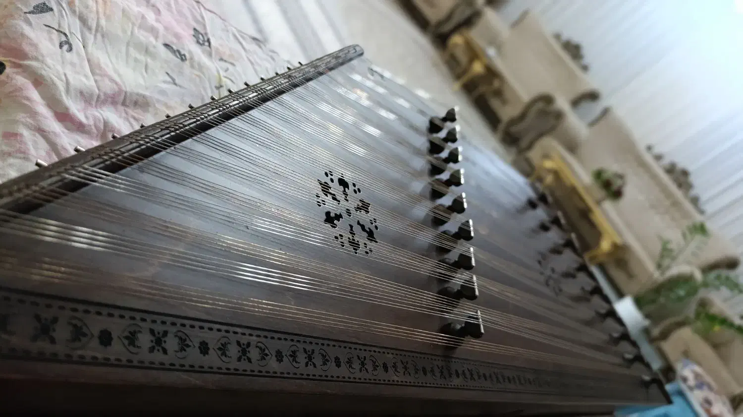 سنتور سه مهر بیحقی|سازهای سنتی|مراغه, |دیوار