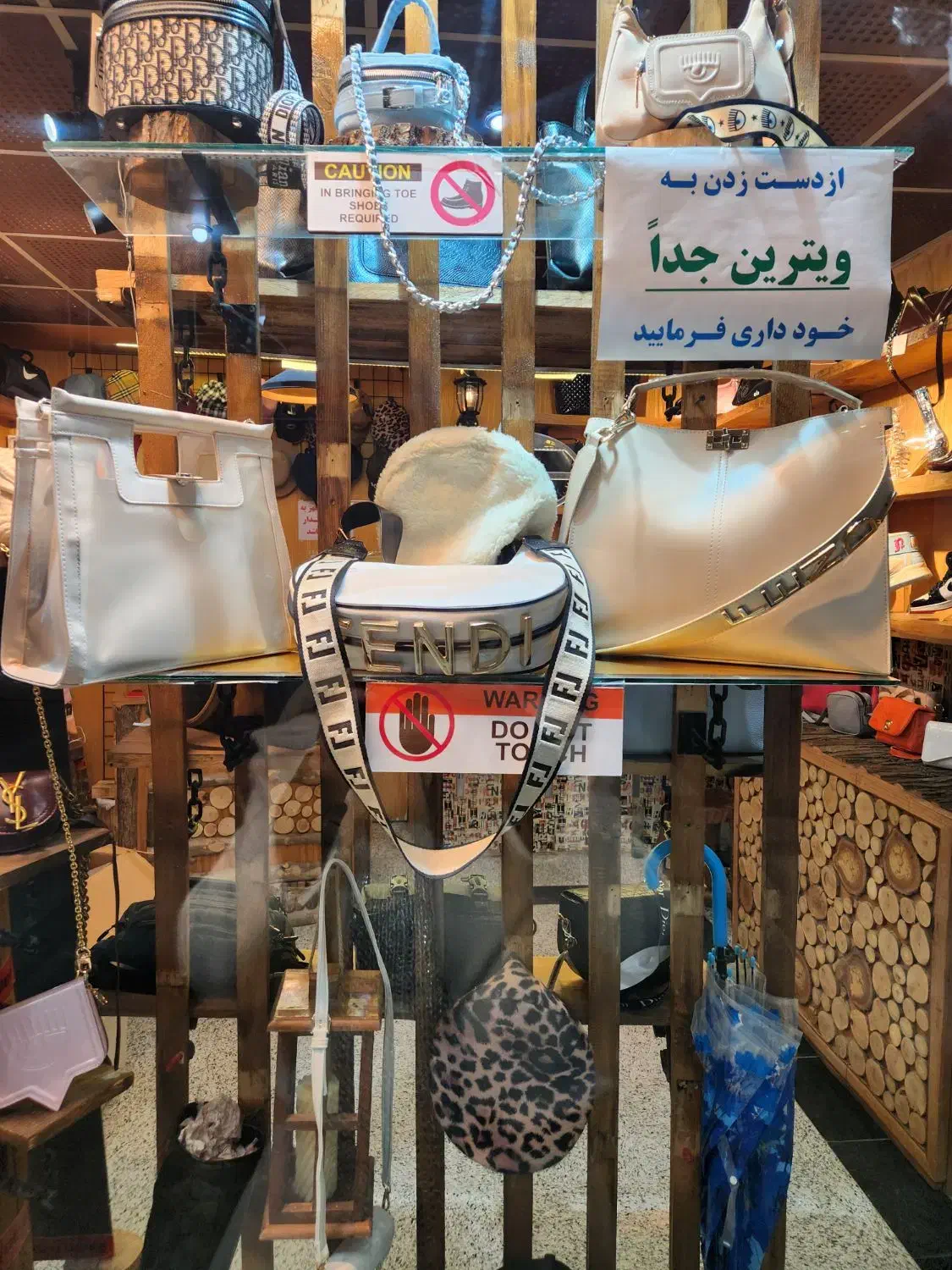 واگذاری مغازه بدون اجناس|اجارهٔ مغازه و غرفه|آباده, |دیوار