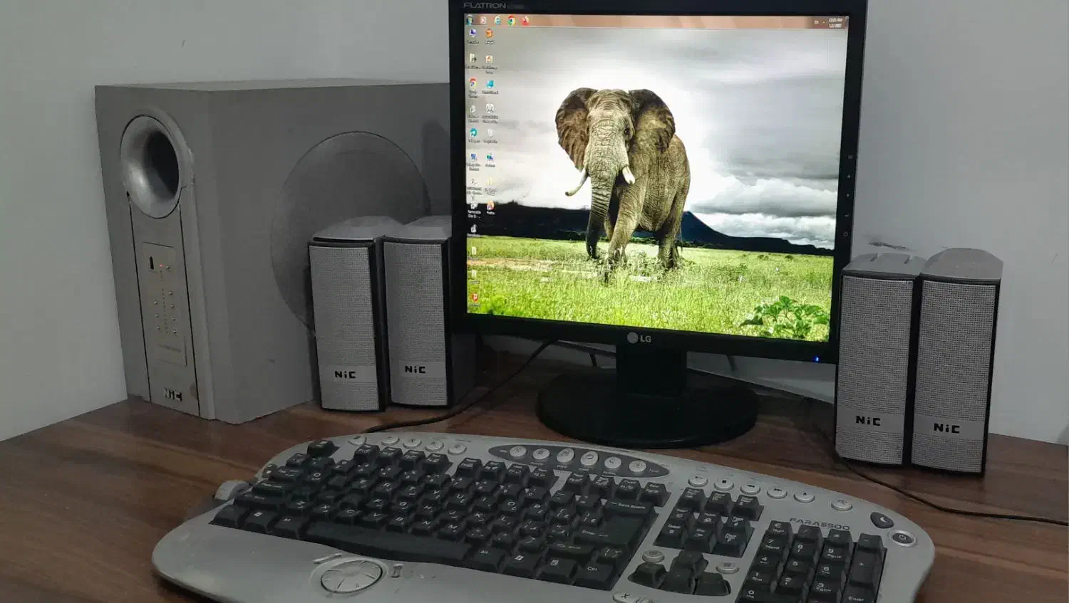 کامپیوتر|رایانه رومیزی|دورود, |دیوار