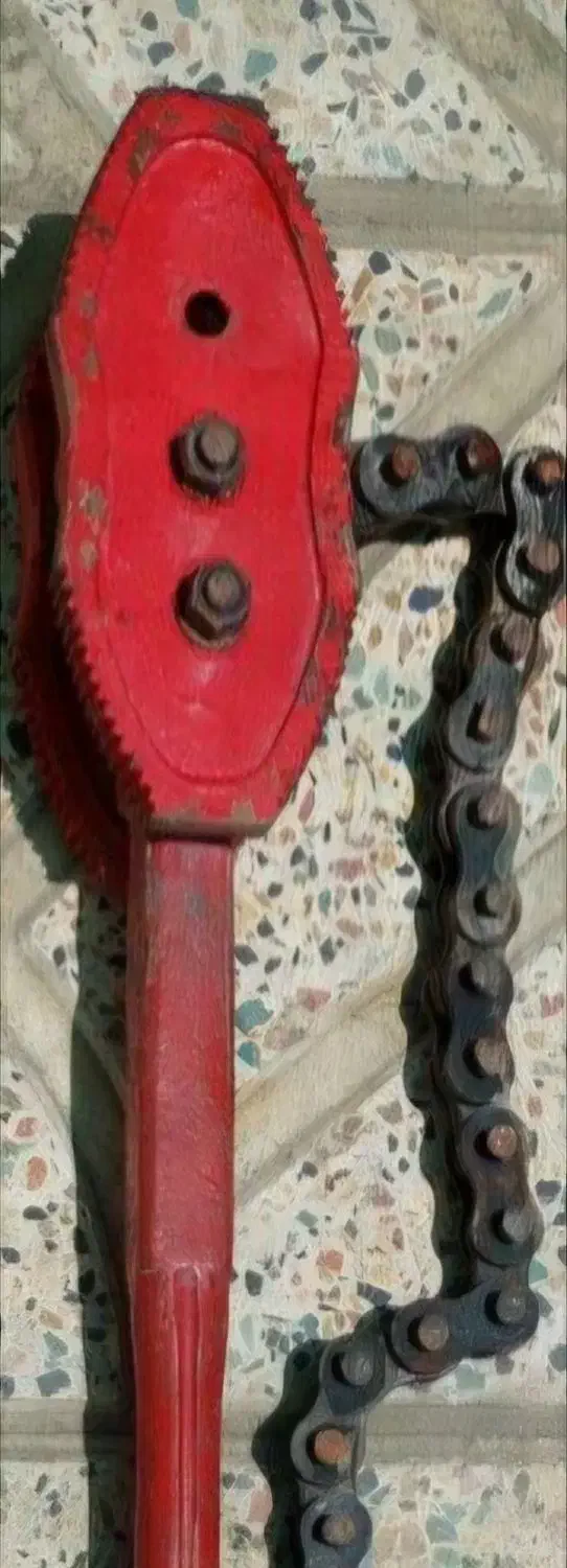 آچار زنجیری چینی قدیمی بطول ۱۲۰ سانتیمتر|ابزارآلات|کرج, ساسانی (قلمستان)|دیوار