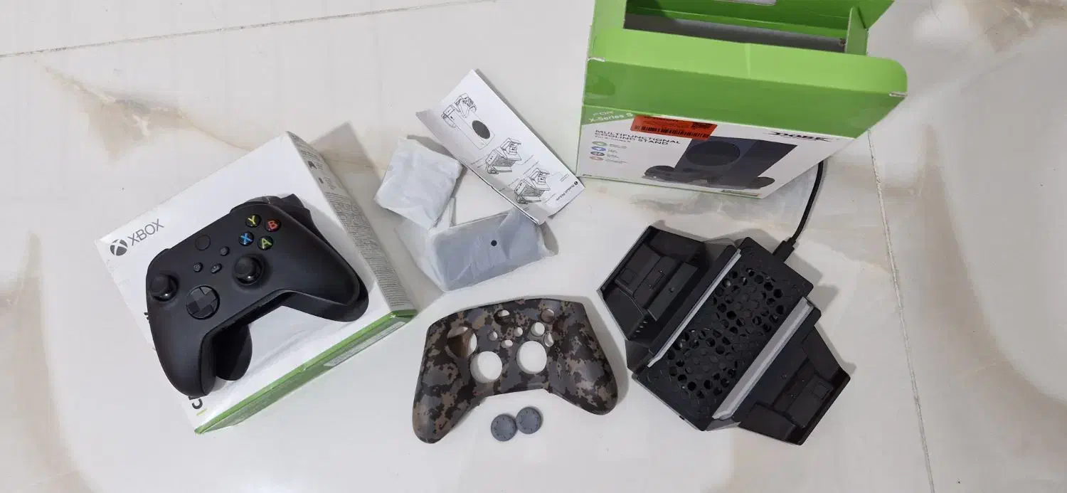 دسته xbox مشکی و فن و شارژر دسته s/s|کنسول، بازی ویدئویی و آنلاین|اصفهان, ملک‌شهر|دیوار