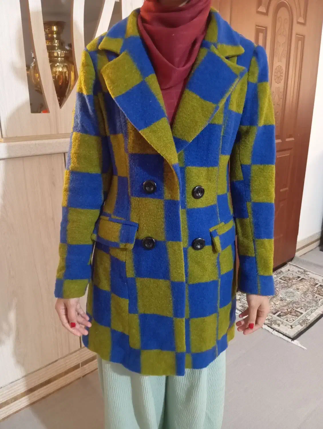 پالتو|لباس|پیشوا, |دیوار