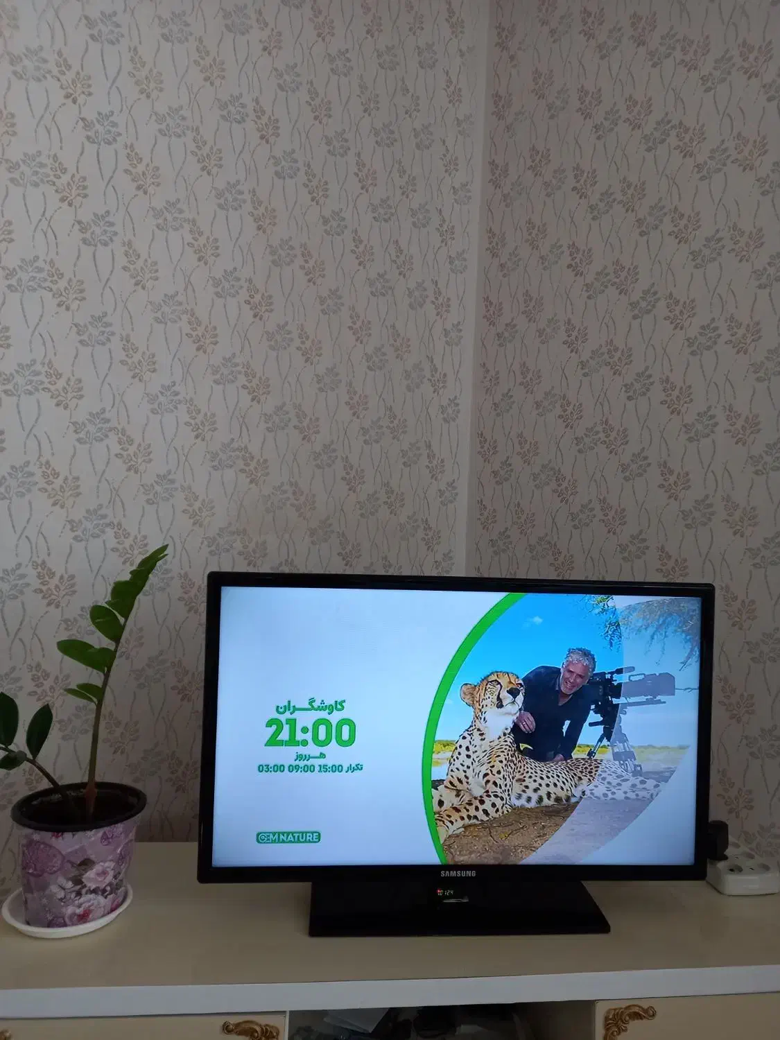 تلویزیون سامسونگ۳۲اینج|تلویزیون و پروژکتور|سنندج, |دیوار