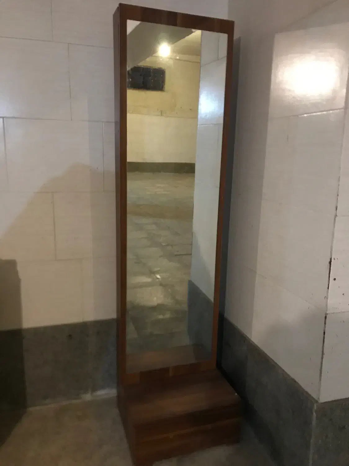 آینه قدی و جای لوازم آرایشی|مبلمان خانگی و میز عسلی|رودهن, |دیوار