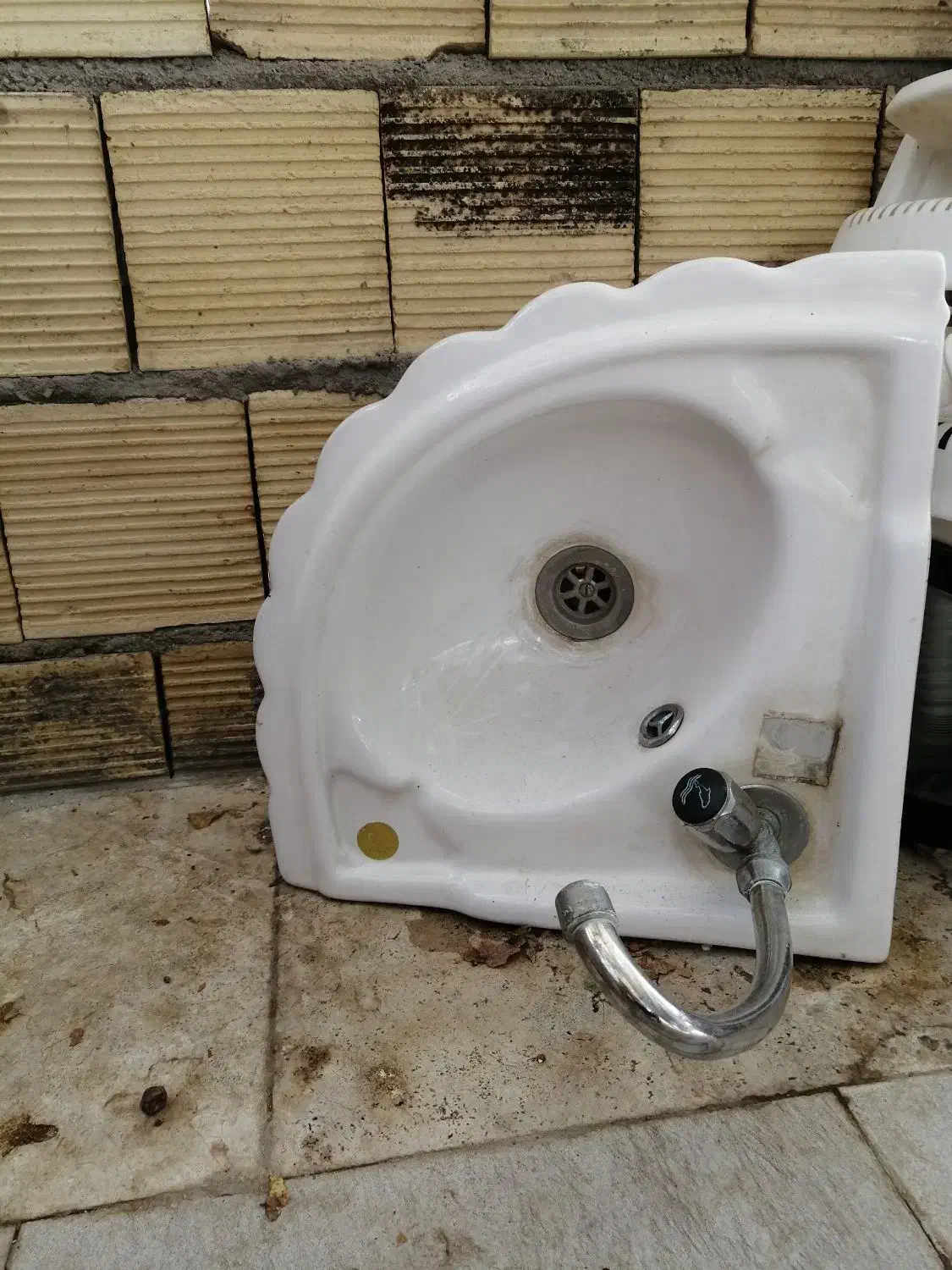 یک عدد روشویی نونو با شیر نو|لوازم سرویس بهداشتی|بروجرد, |دیوار