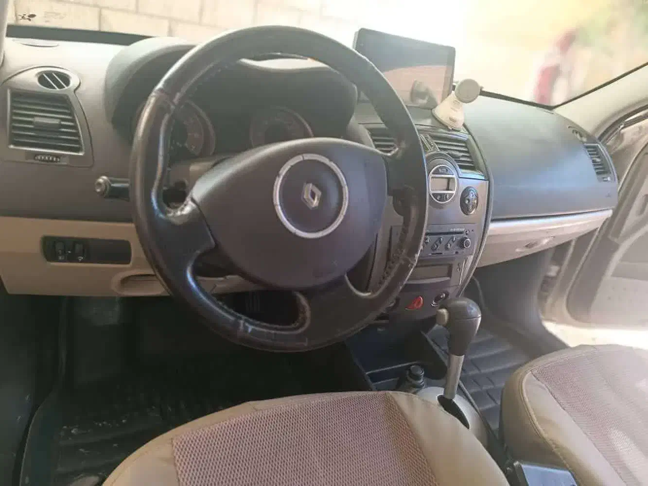 رنو سواری مگان مدل 2006وارداتی|خودرو سواری و وانت|شیراز, غدیر جنوبی|دیوار