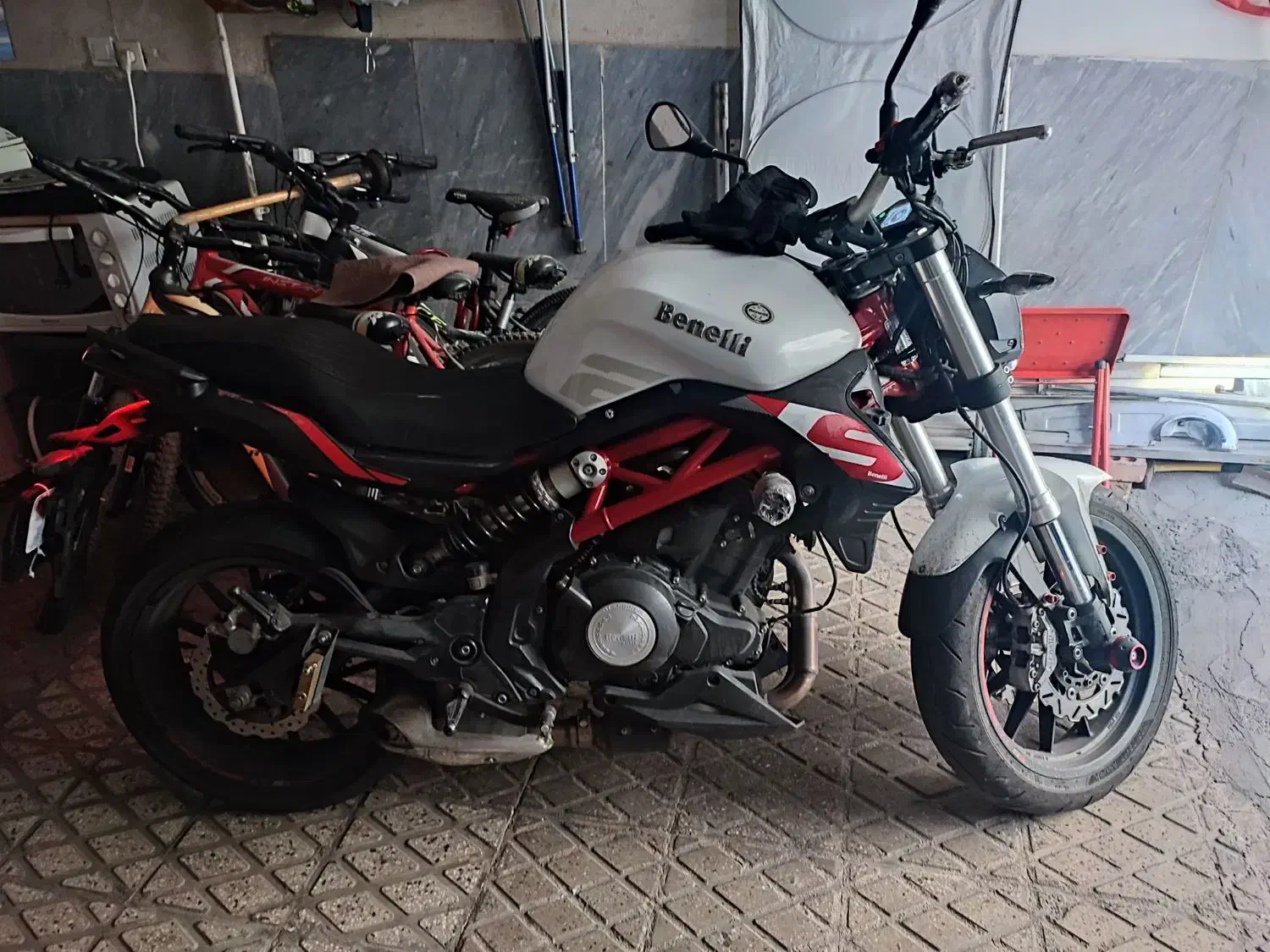 بنلی 300 مدل 99 جفت|موتورسیکلت|تهران, والفجر (افسریه)|دیوار