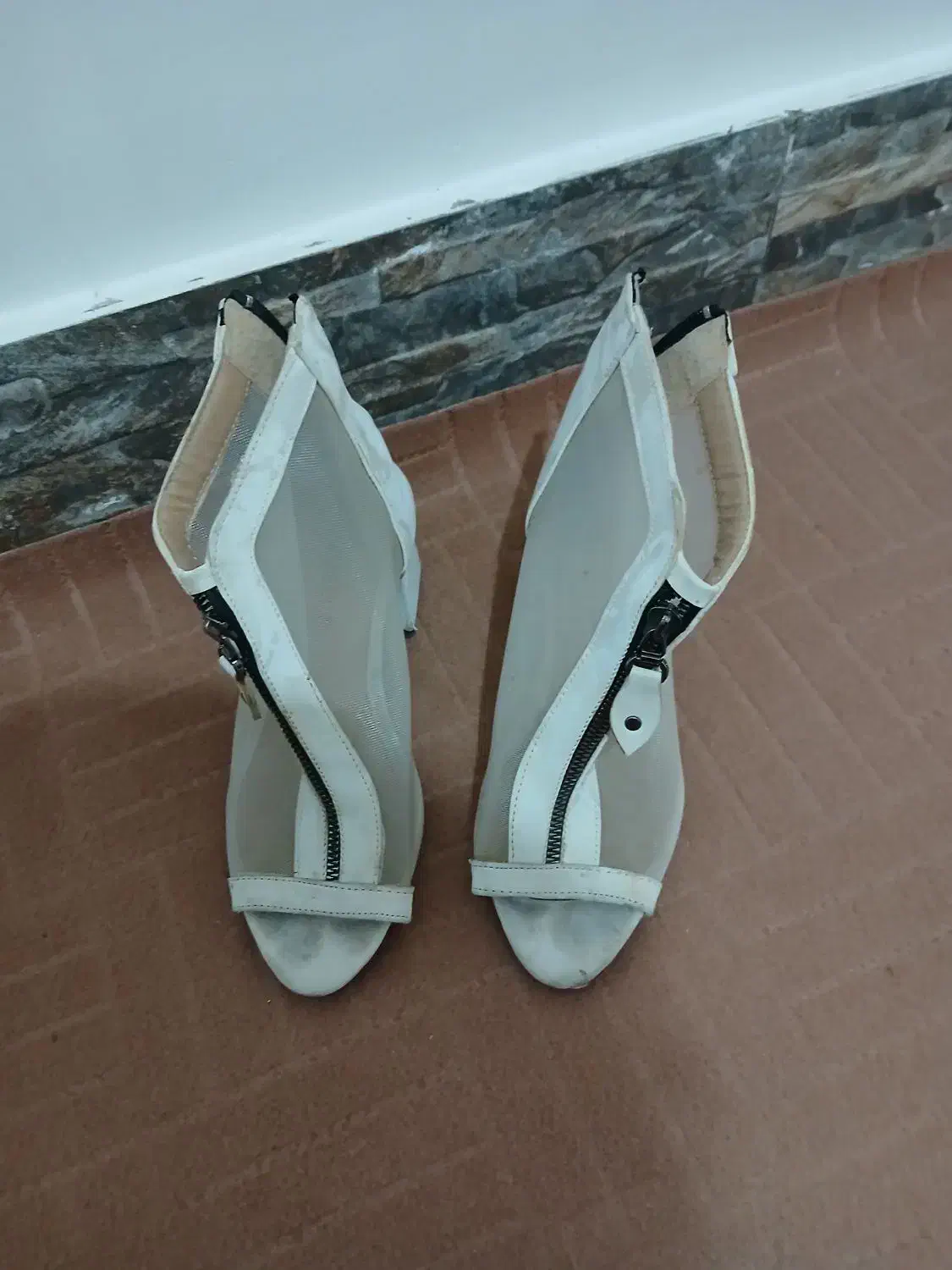 پیراهن .کفش|لباس|تربت جام, میرقوام الدین|دیوار