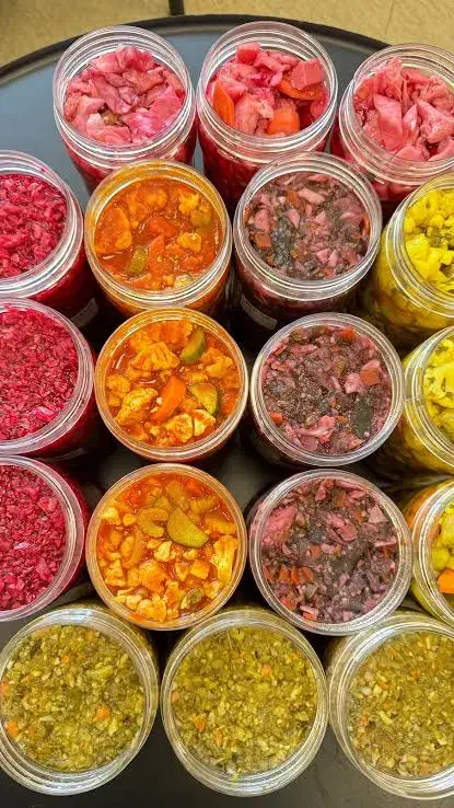 انواع ترشیجات وسبزی و بادمجان و پیاز داغ سرخ شده|حراج|پرند, فاز ۲|دیوار