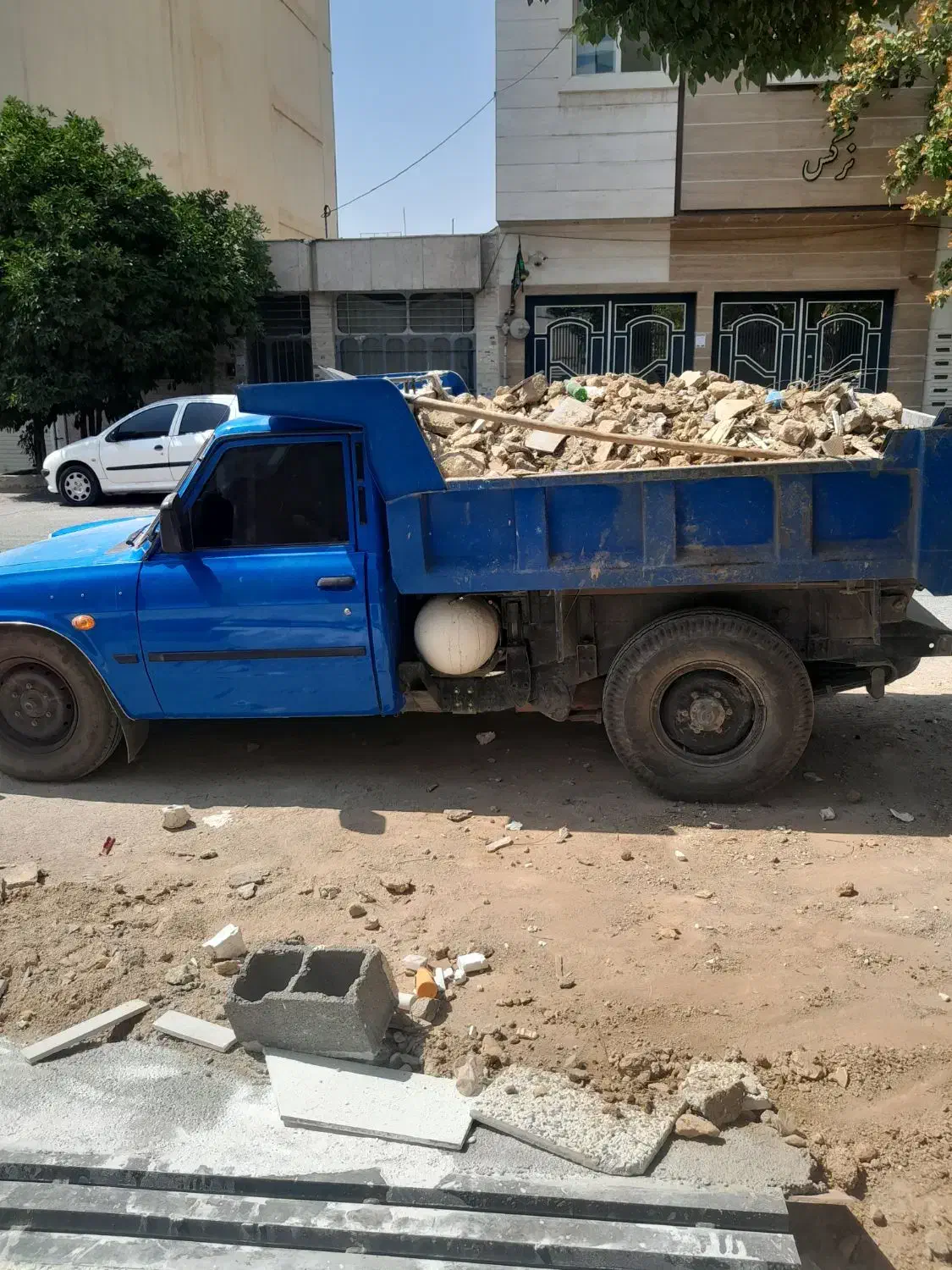 حمل نخاله ناخاله ماسه۰۶شن نیسان کمپرسی کل شهر|خدمات حمل و نقل|شیراز, عادل آباد|دیوار