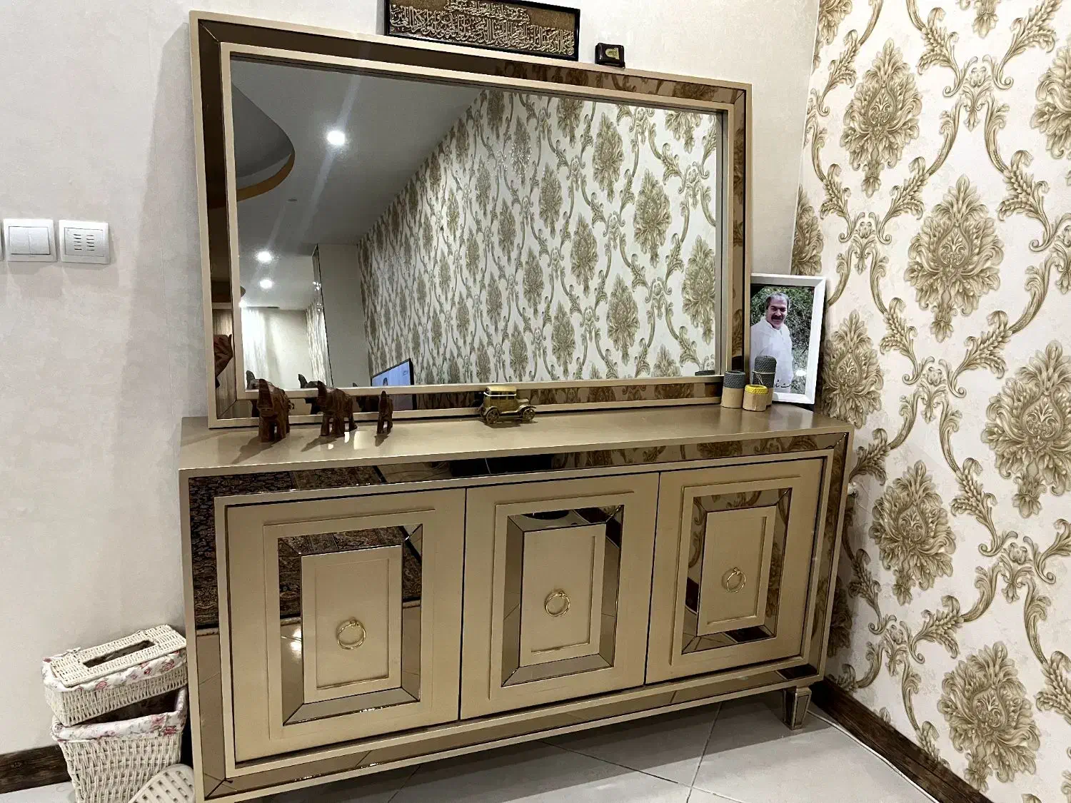 میز تلویزیون و کنسول|بوفه، ویترین، کنسول|کرج, باغستان|دیوار