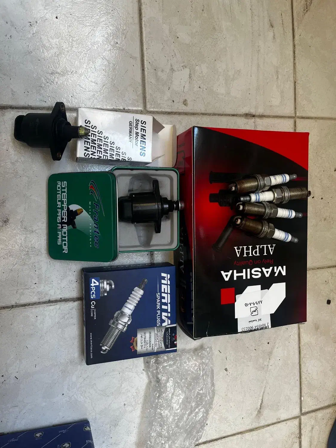 تعدادی لوازم استوک یدکی|قطعات یدکی و لوازم جانبی|شیراز, فرهنگ شهر|دیوار