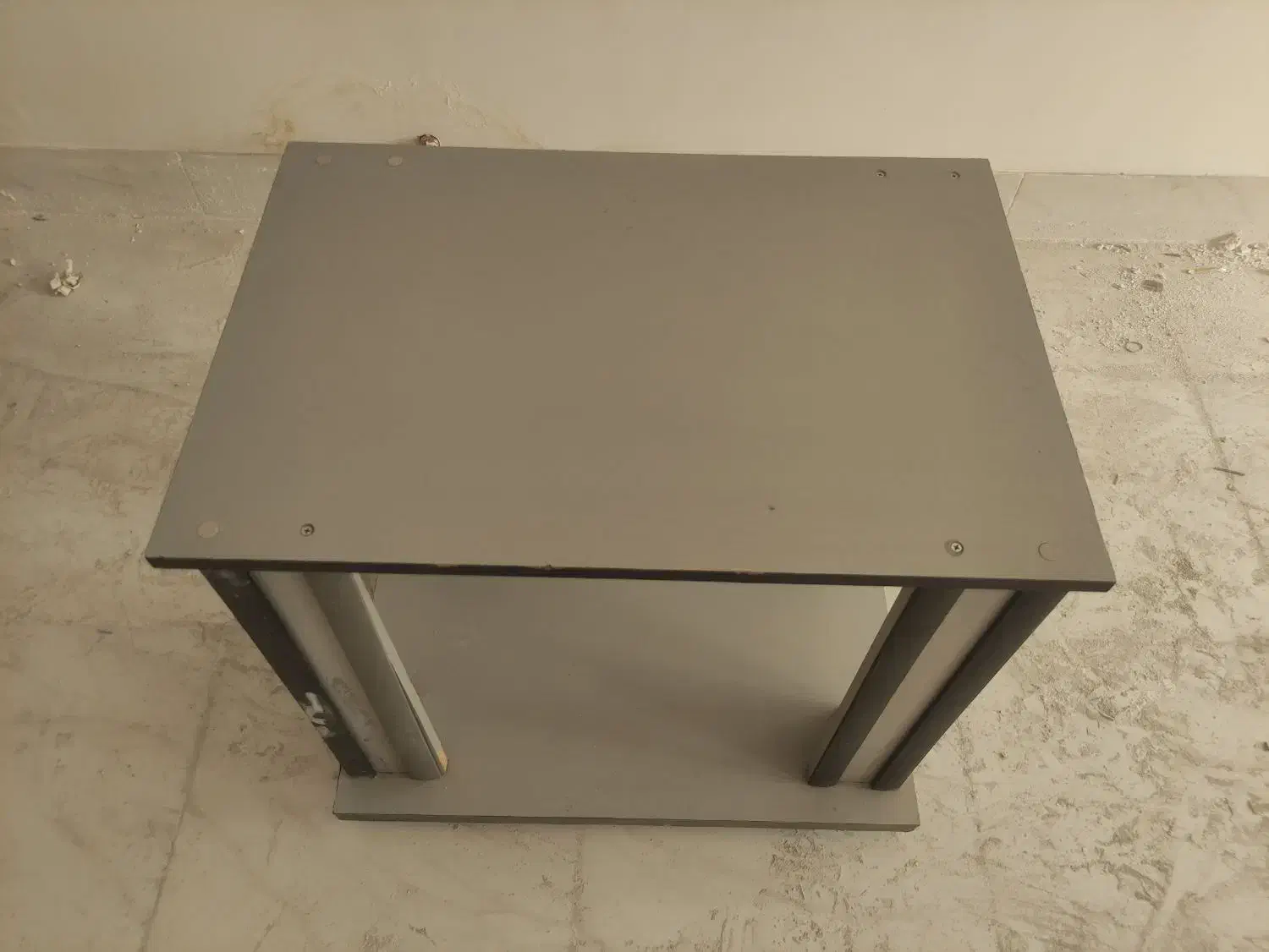 میز سالم دارای چهار چرخ سالم|میز تحریر و کامپیوتر|قم, بلوار امین و ساحلی|دیوار