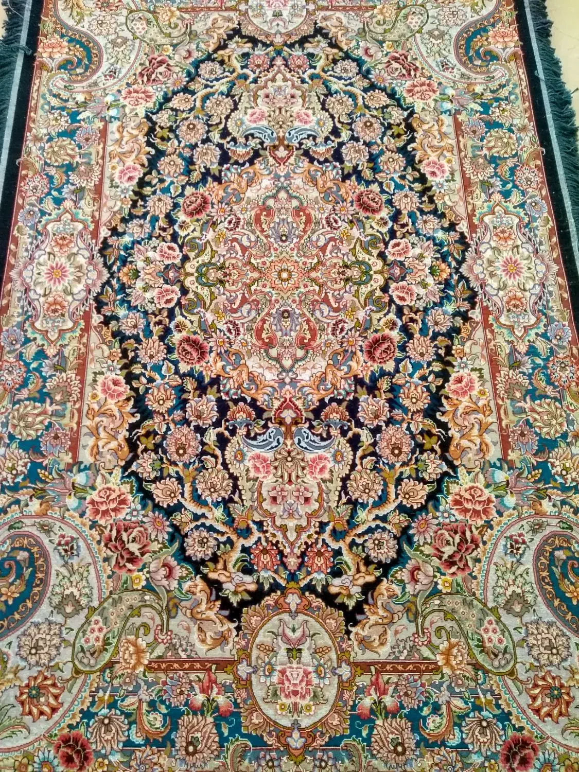 زر نیم سالاری ابریشم|فرش|تبریز, |دیوار