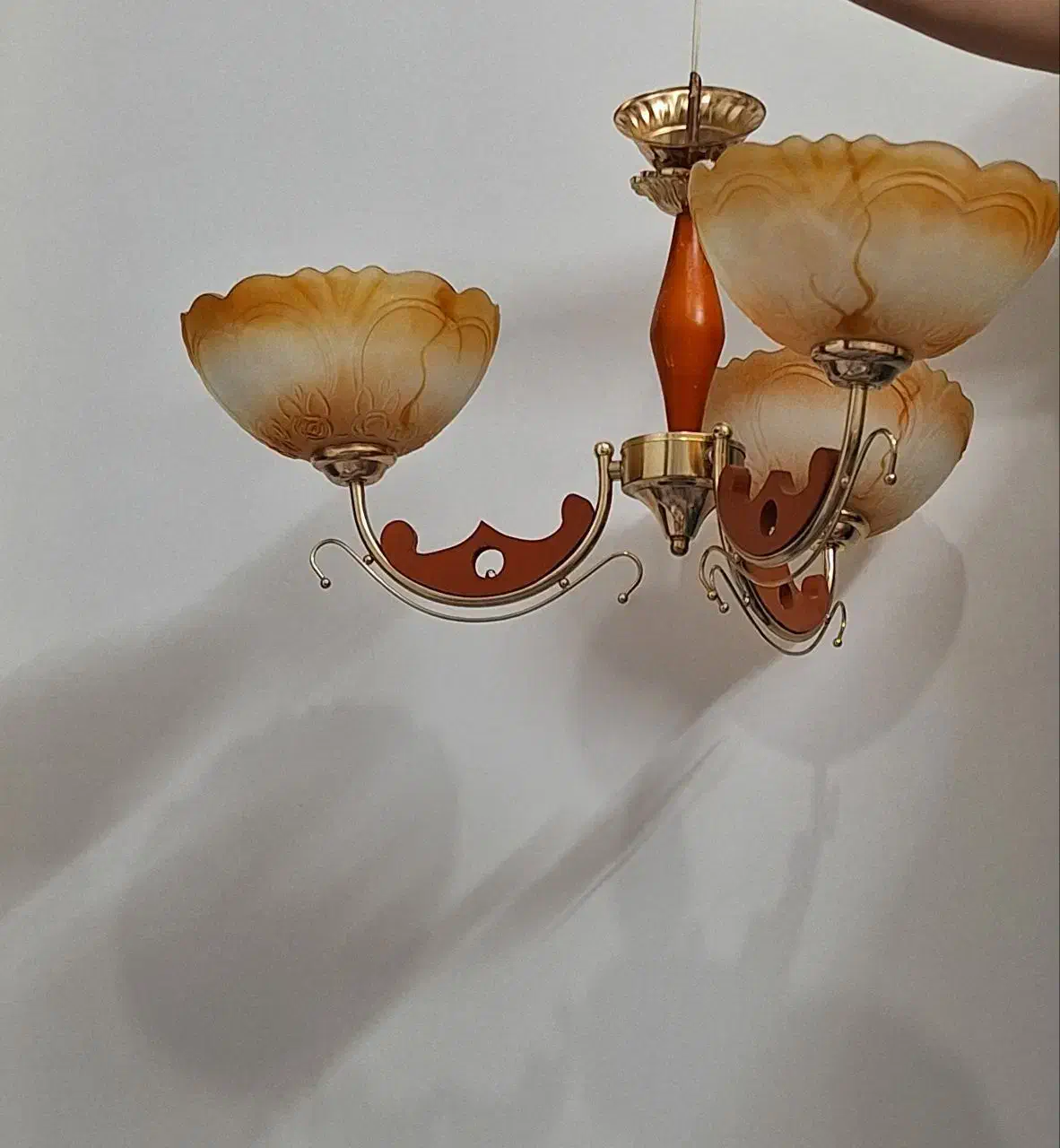 لوستر ۳ شاخه|لوستر و چراغ آویز|اصفهان, باغ فدک|دیوار