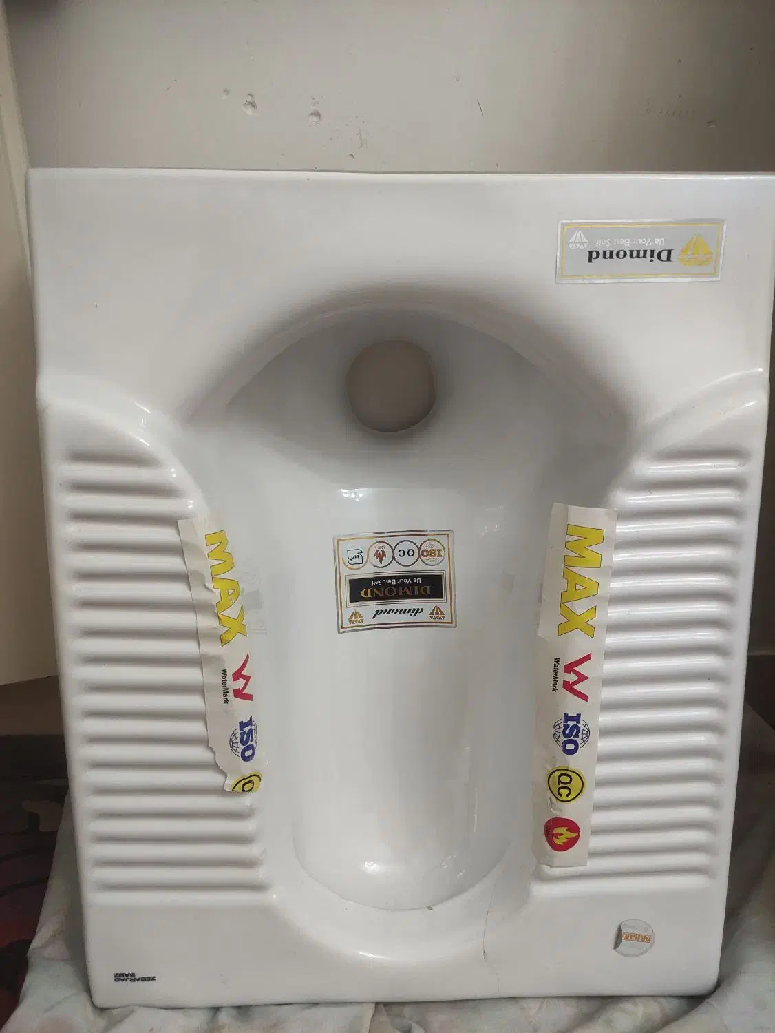 کاسه توالت ایرانی نو یه ترک ریز داره|لوازم سرویس بهداشتی|پرند, فاز ۲|دیوار