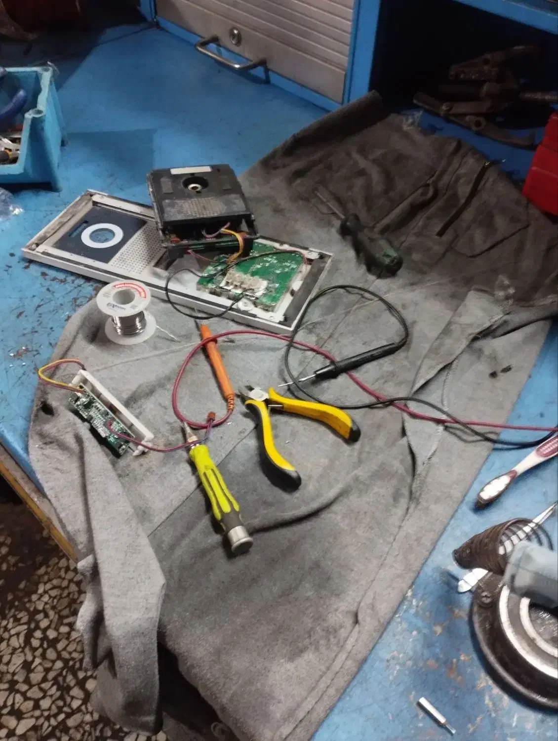 تعمیر و اجرای سیمکشی ساختمان آیفون صوتی تصویری|خدمات پیشه و مهارت|اردبیل, |دیوار