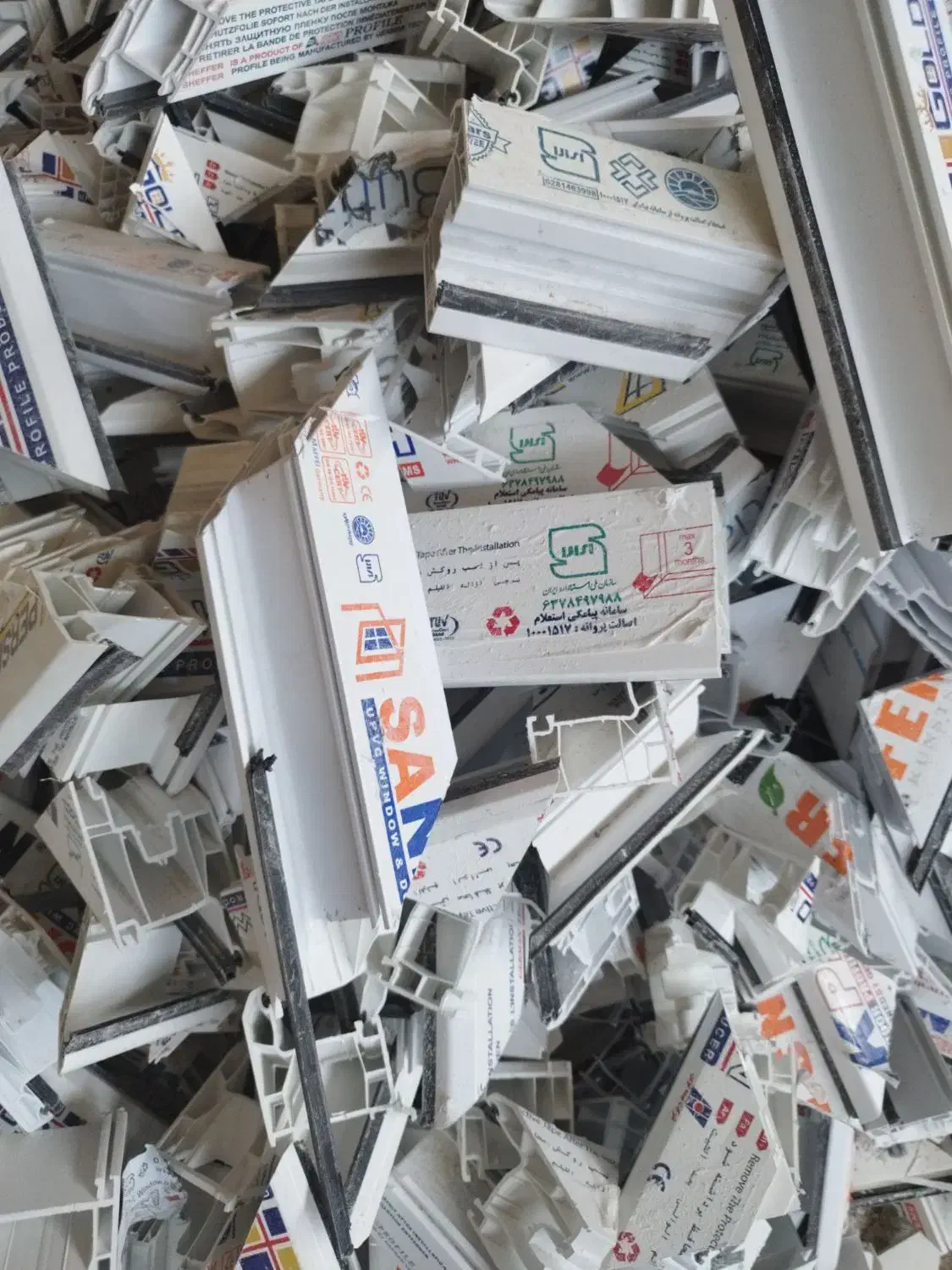 به چند نفر کارگر خانم نیازمندیم|استخدام صنعتی، فنی، مهندسی|ارومیه, |دیوار