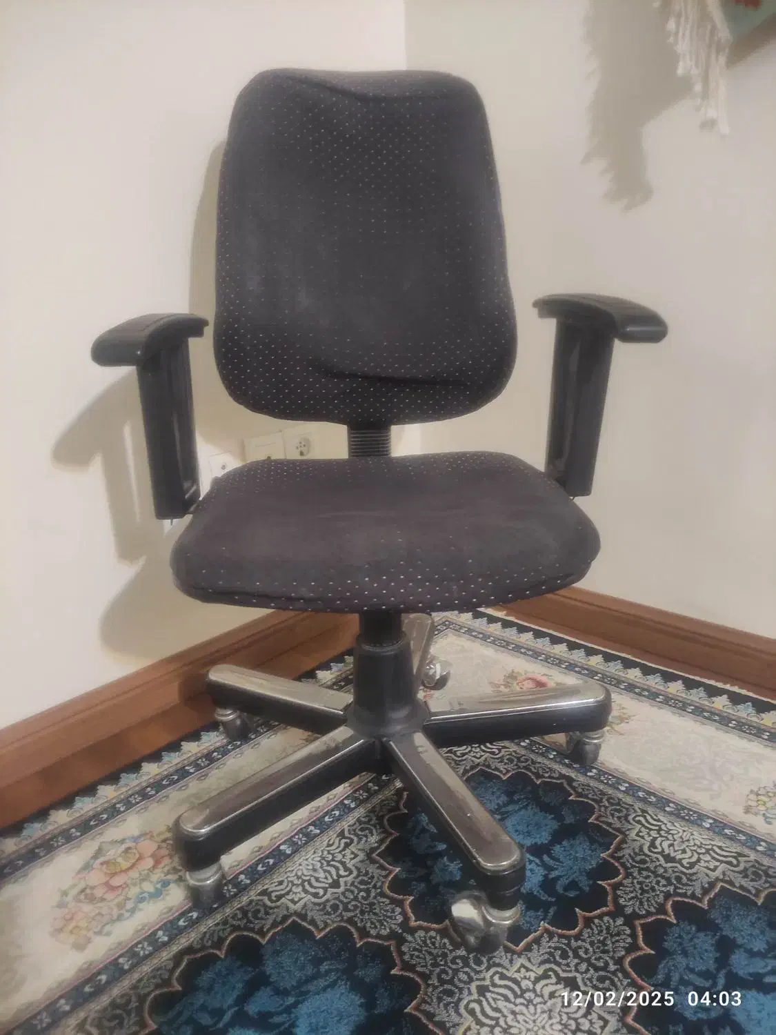 صندلی|صندلی و نیمکت|مشکین‌دشت, |دیوار