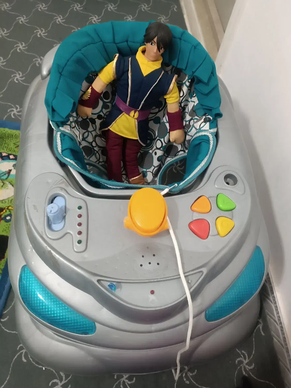 کریر و روروئک|کالسکه و لوازم جانبی|قم, نخودی|دیوار