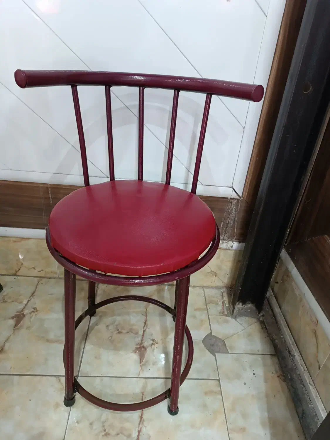 صندلی فلزی ثابت|صندلی و نیمکت|خوی, |دیوار