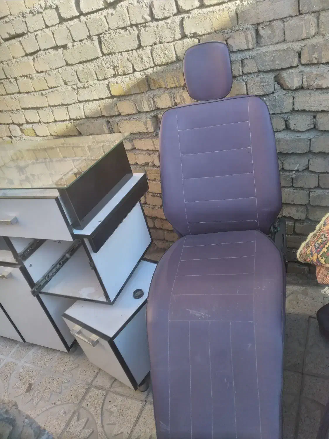 مقداری صندلی|مبلمان اداری|بروجرد, |دیوار