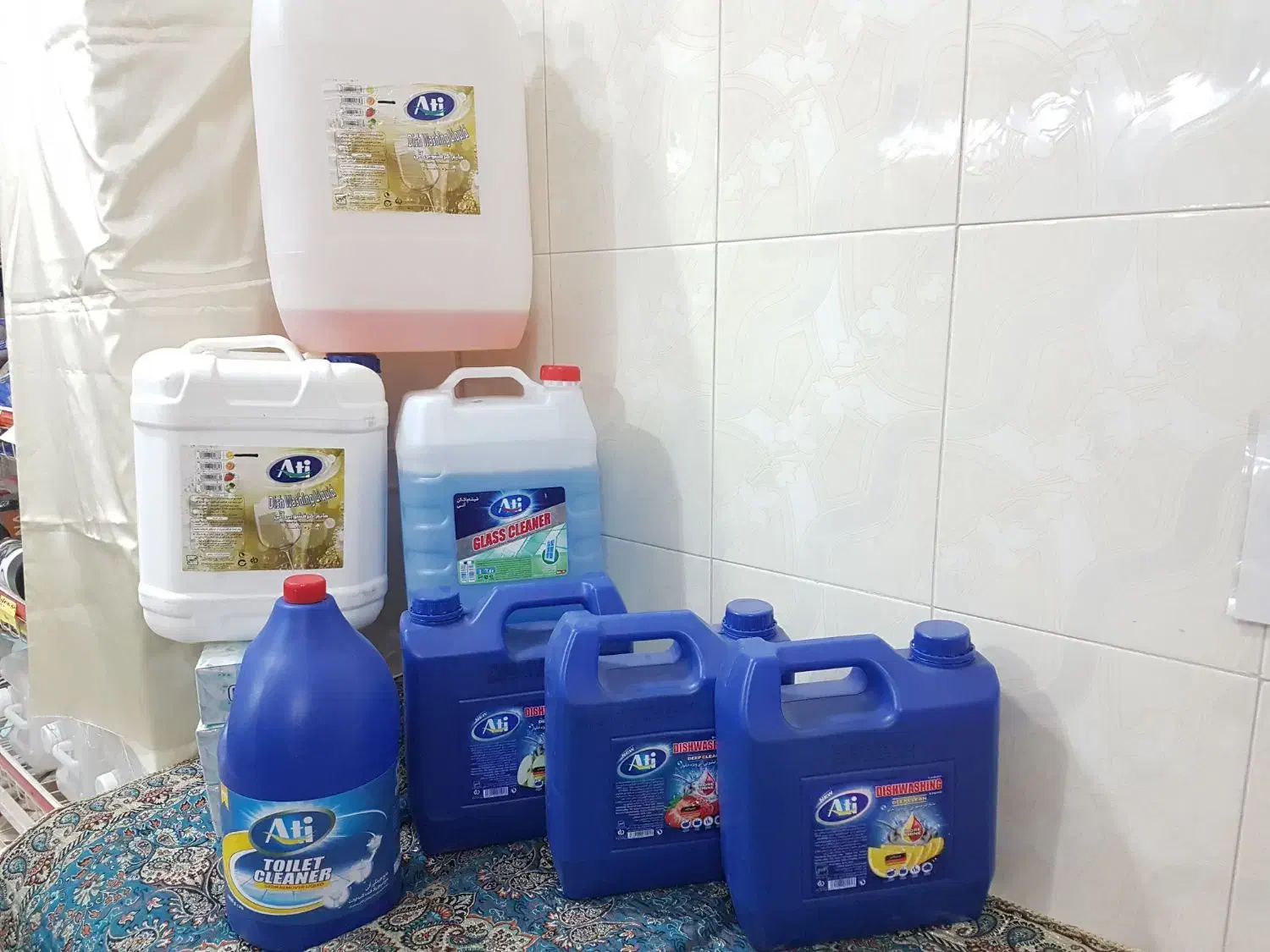 یکتاشوینده|مواد شوینده و دستمال کاغذی|نجفآباد, منتظری شمالی|دیوار