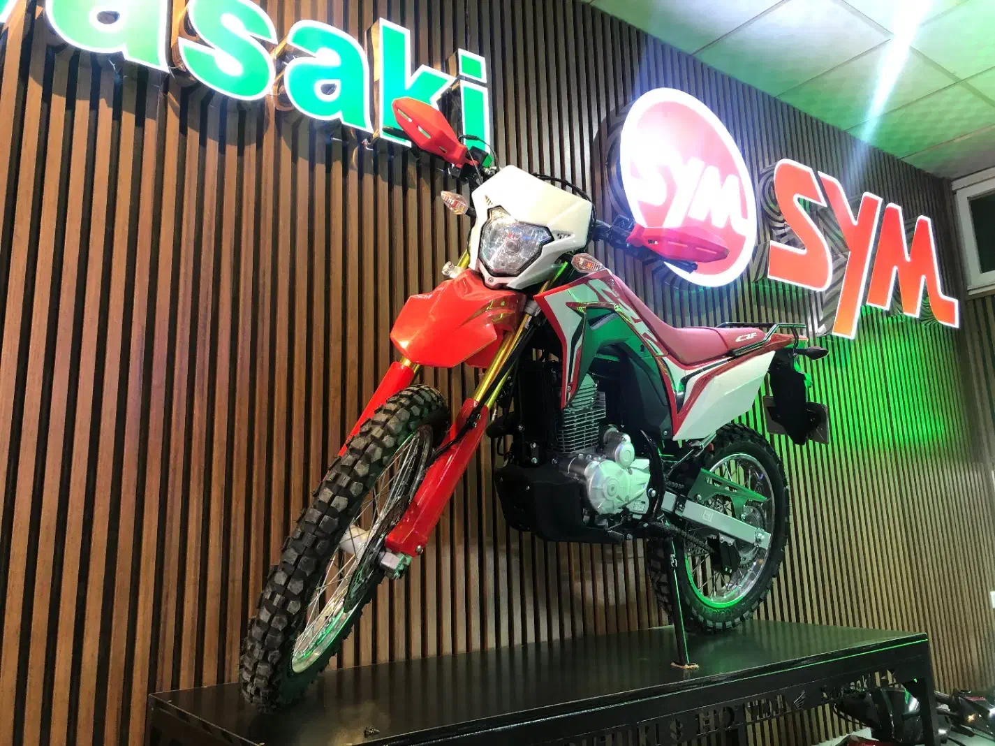 توسن تریل ۲۵۰ سی سی|موتورسیکلت|مشهد, شهید مطهری|دیوار