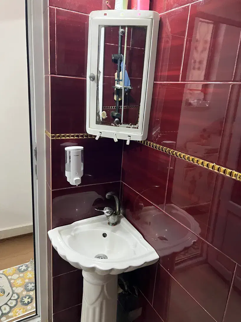 روشویی همراه با آیینه|لوازم سرویس بهداشتی|بندرعباس, |دیوار